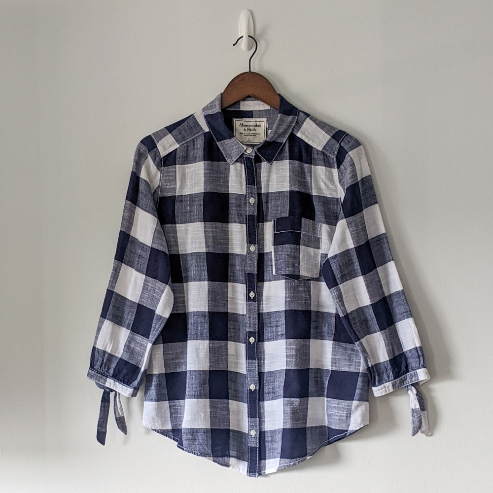 Summer Lightweight White and Navy Button Down Shirt Size L Abercrombie